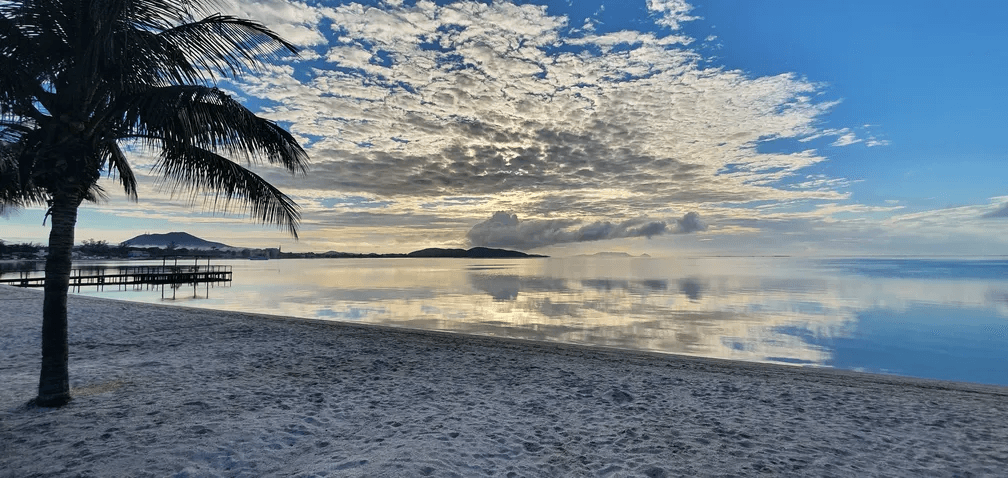 Praia Seca e Salinas: O Refúgio Entre o Oceano e a Lagoa de Araruama